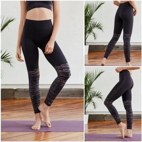 NWOT Free People Movement Barely There Yoga Leggings in Washed Black - Picture 1 of 6